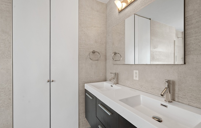 77 W 55 ST