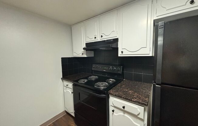 2 beds, 1.5 baths, 935 sqft, $930, Unit 50-207