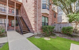 2 beds, 1 bath, $1,600