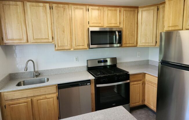 1 bed, 1 bath, 663 sqft, $2,050, Unit H-07