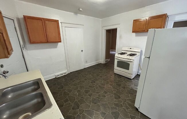 2443 S 9 ST
