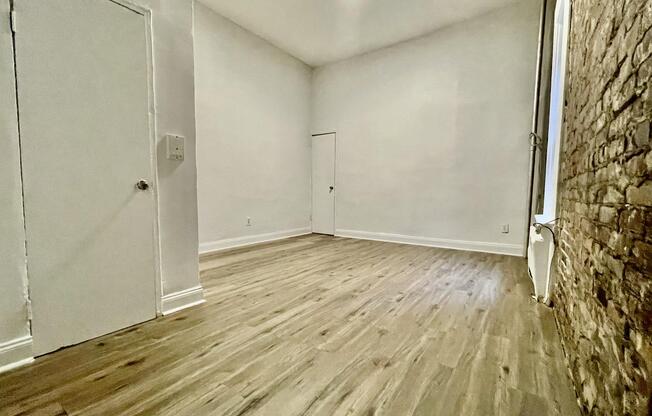 260 W 135 ST