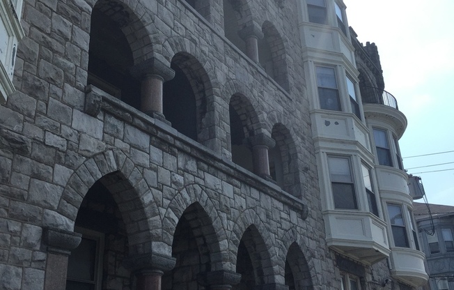 Stoneleigh Court Apartments