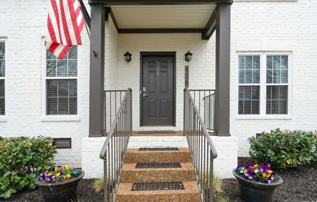 Gorgeous 4 bedroom/2 1/2 bath Brick Home in Franklin!