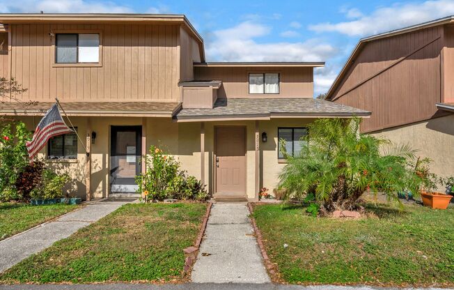 Spacious 1-bedroom, 1.5-bath, two-story Kirby Creek townhome close to N. Dale Mabry