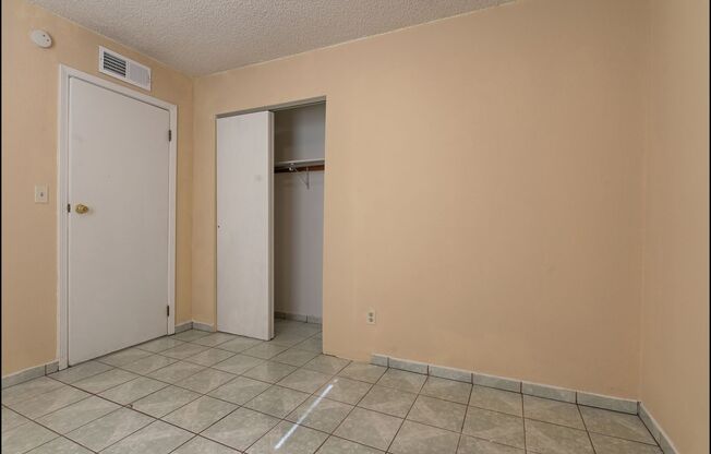 3 beds, 1 bath, $1,140