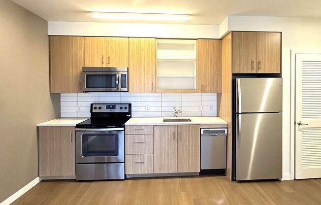 2 beds, 1 bath, 728 sqft, $1,999, Unit 207