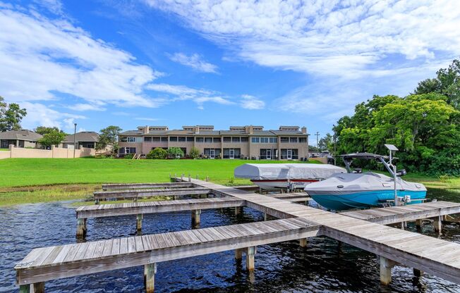 Clermont Chain of Lakes! 3 bed 2.5 bath Lake Front Town House in Clermont With Dock Rental