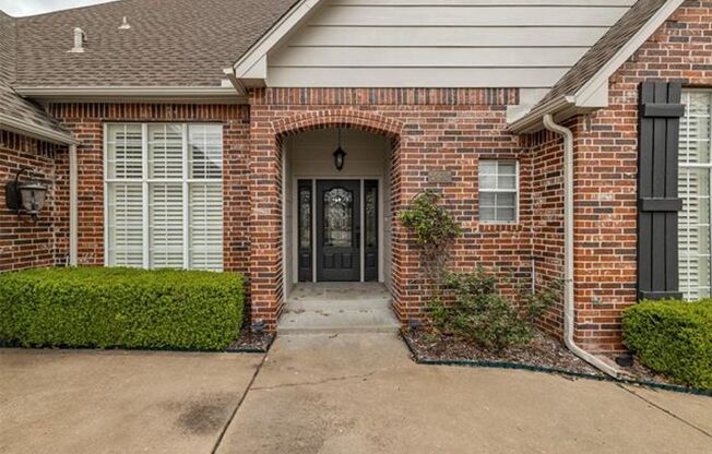 Immaculate and hard to find Single-Story with a 3-Car Garage available for immediate occupancy in the heart of south Tulsa, Jenks SE!