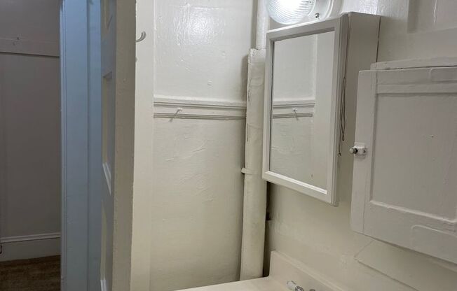 Studio, 1 bath, 340 sqft, $925, Unit 211