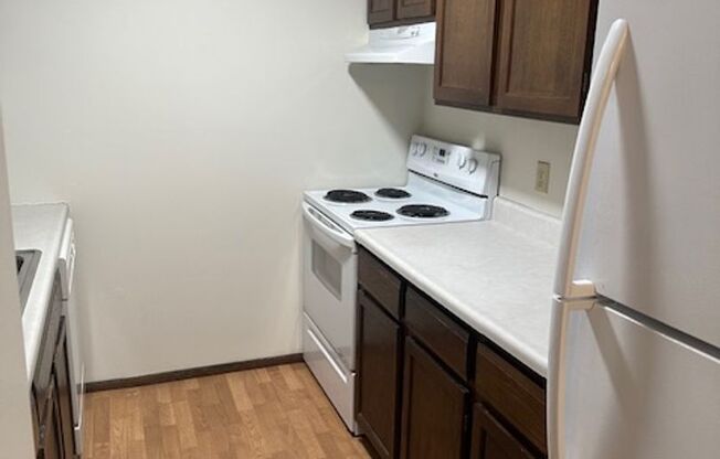 1 bed, 1 bath, 694 sqft, $1,100, Unit 35-203