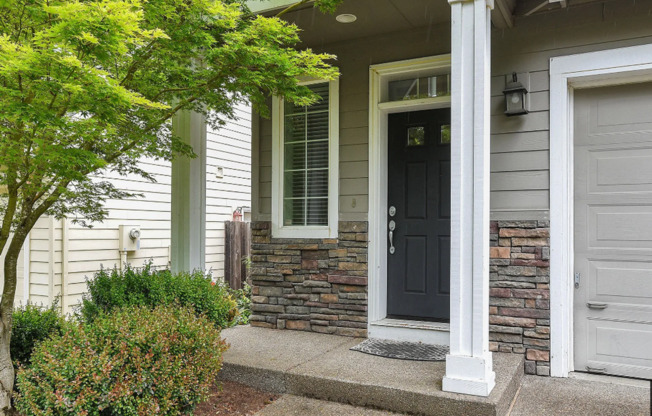 This Great 3 Bedroom 2.5 Bath Home in Tigard is Conveniently Located Just a Couple of Minutes to HWY 217 and I-5.