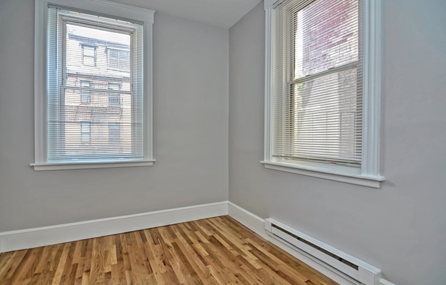 1 bed, 1 bath, $2,900, Unit 100