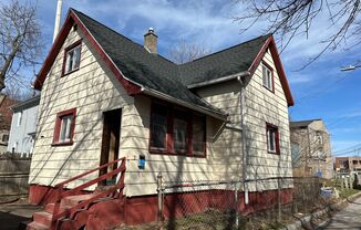 YUO WILL FALL IN LOVE WITH THIS COZY HOME !!!