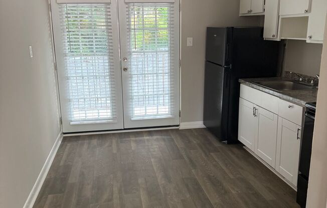 2 beds, 1 bath, 750 sqft, $1,350, Unit 32