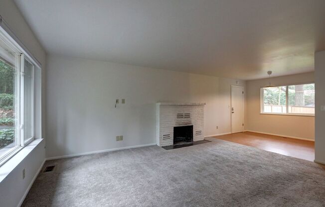 Classic Bellevue 3bd, 1.5ba Rambler Located in Perfect Enatai Location!