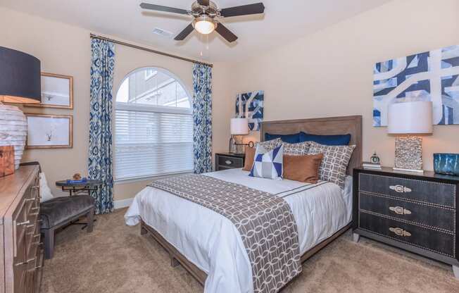 Bedroom With Ceiling Fan at Sorrento at Deer Creek Apartment Homes, Overland Park, 66213