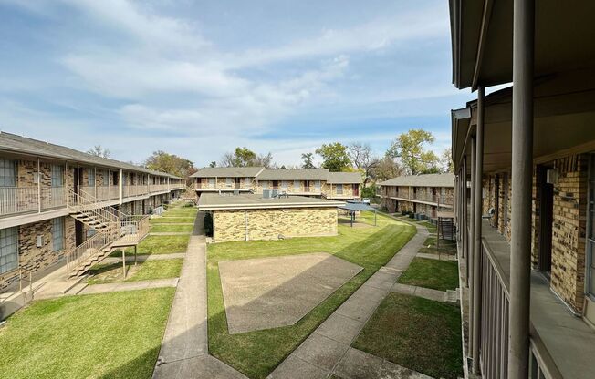 April Move-In Deals at King Square!