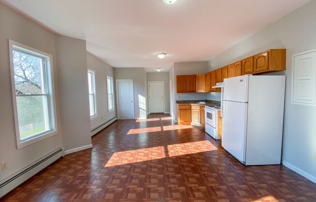 2 beds, 1 bath, 851 sqft, $1,500, Unit 2S