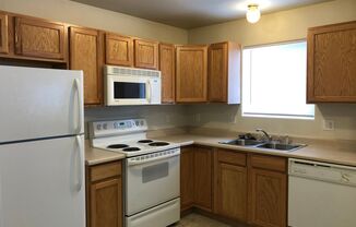 3 beds, 2 baths, 930 sqft, $1,200, Unit Apt B