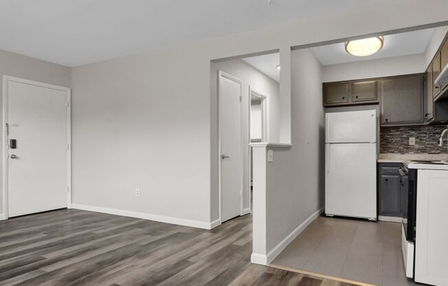 1 bed, 1 bath, 700 sqft, $999, Unit Unit 20