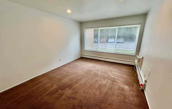 1 bed, 1 bath, 700 sqft, $1,095, Unit 111