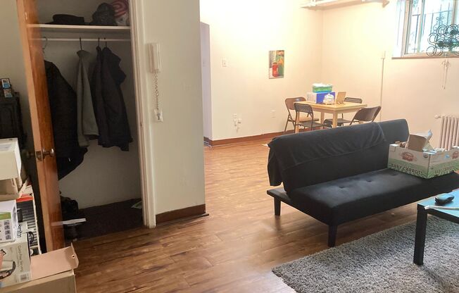 2 beds, 1 bath, 950 sqft, $1,150, Unit 5600 Fifth D2