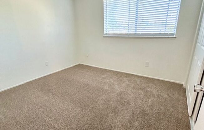 2 beds, 2 baths, 900 sqft, $1,695, Unit 114