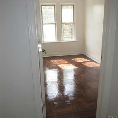 3 beds, 1 bath, 1,377 sqft, $3,106