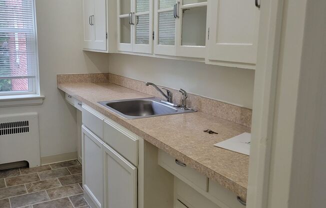 2 beds, 1 bath, 927 sqft, $1,530, Unit 00 - 21442D