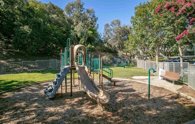 Great 2 Bedroom / 2 Bath - Oakland Hills