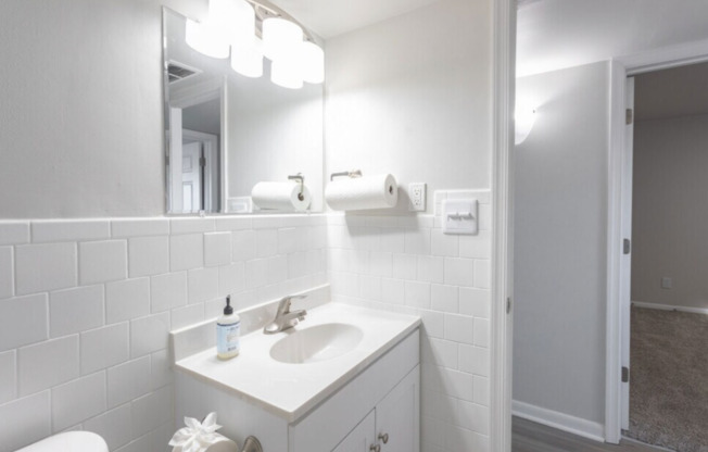 2 beds, 1 bath, 900 sqft, $1,249, Unit 546-21-D