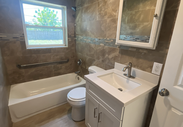 1349 W 32 ST