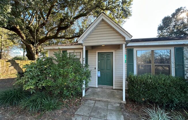 Spacious 2 bedroom! BRAND NEW PAINT AND FLOORING