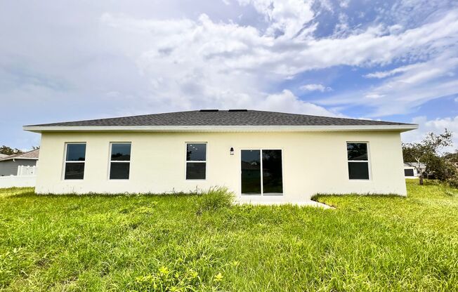 AWESOME 4BD/2BA Home in Beautiful Poinciana! BASIC INTERNET AND CABLE INCLUDED!!