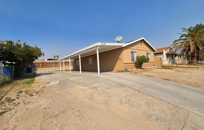 A Very Nice and Clean 3 Bedroom Single Story House in East Las Vegas. NO HOA!!!