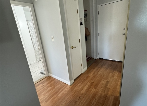 1 bed, 1 bath, 615 sqft, $1,900, Unit 18