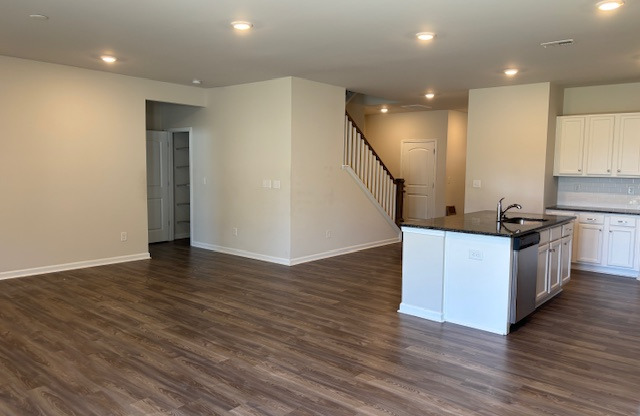 7136 MAPLE RUN CIR