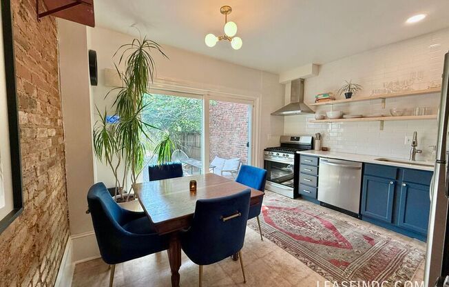 241 WARREN ST NE