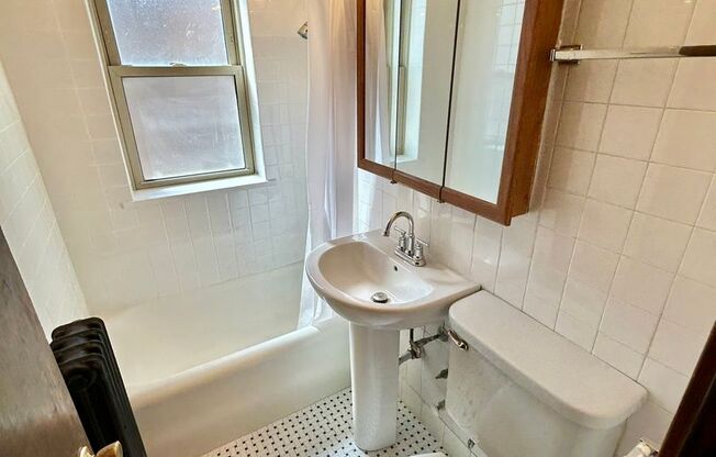 1 bed, 1 bath, 425 sqft, $1,725, Unit 233-301