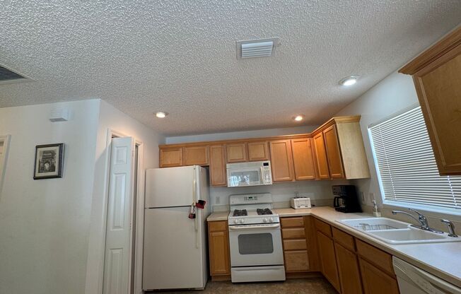 2 beds, 2 baths, $2,600