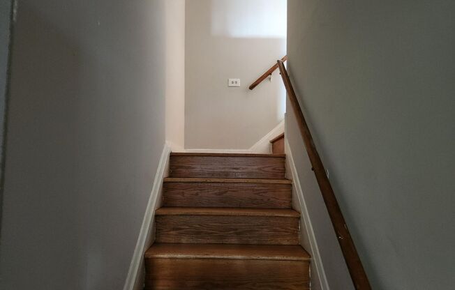 2 beds, 1 bath, 897 sqft, $2,335, Unit G-14