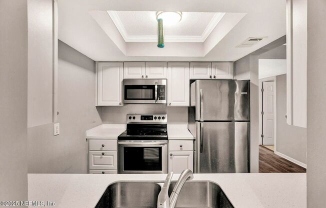 1 bedroom/ 1 bathroom condo in highly sought-after gated community of Colony at San Jose.
