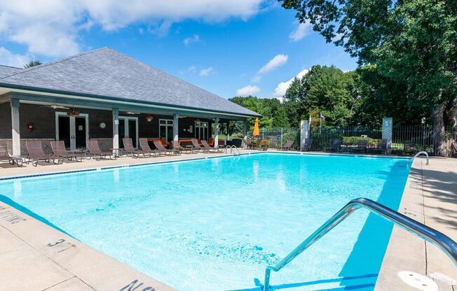 swimming pool at Woodland RIdge apts