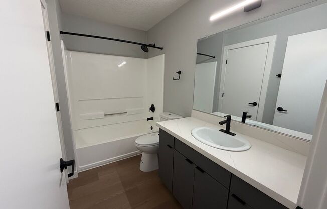 2 beds, 2 baths, 980 sqft, $2,605, Unit A205