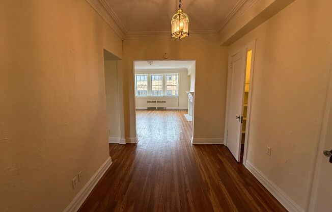 2 beds, 2 baths, 1,303 sqft, $2,400, Unit New King Edward  201