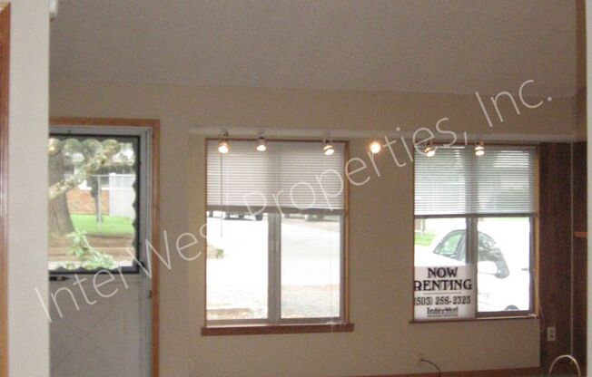 3 Bed 2 Bath Beaverton Home with big backyard, storage shed, A/C and fireplace!!