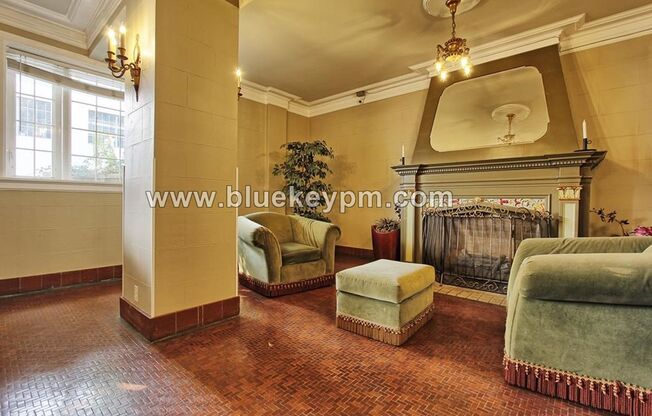 Pearl District Studio Condo in Historic Empress Hotel