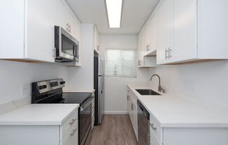 2 Bedroom in PB with Access to Parking, Pool, Spa, and More