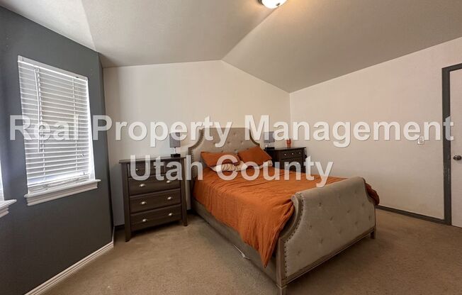 5 beds, 3 baths, $2,400